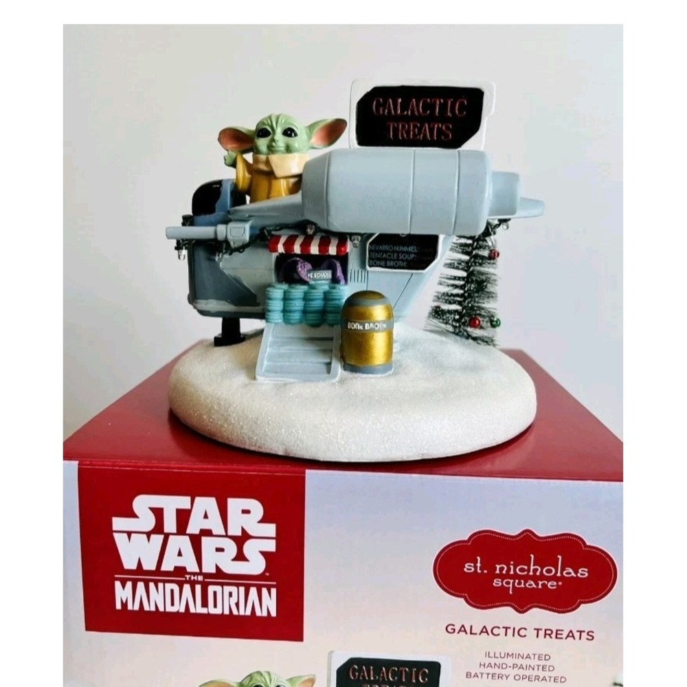 St Nicholas Square Star Wars The Mandalorian Galactic Treats Christmas Lights Up
